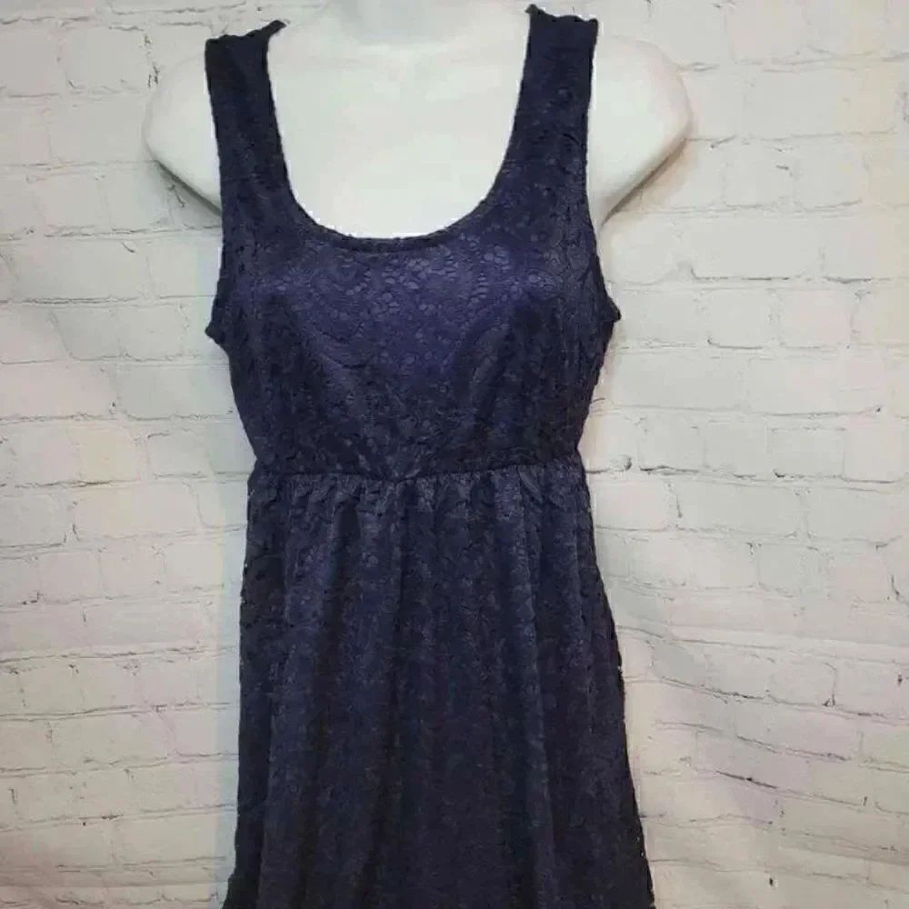 ‎Women's Lace Sleeveless Dress Small